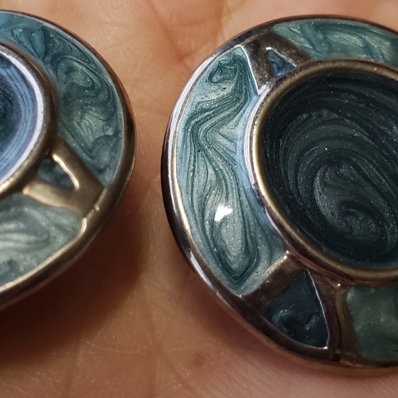 Beautiful Design Women's Earrings. - Picture 7 of 11